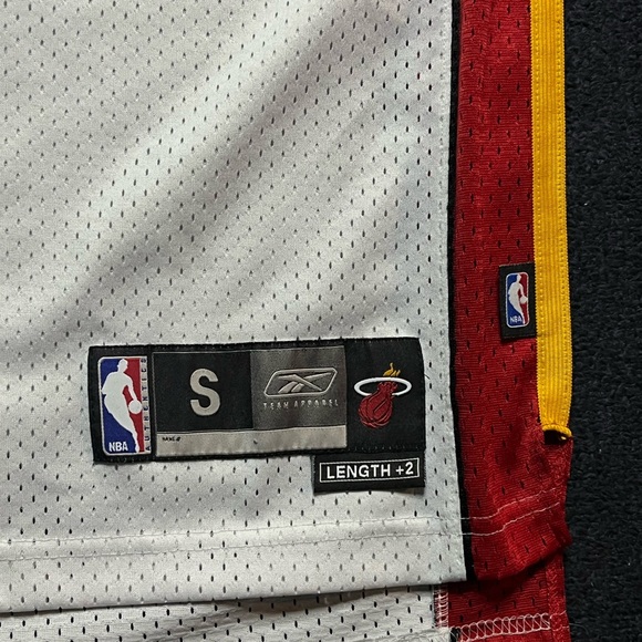 Reebok White and Red Miami Heat Jersey Dwayne Wade On The Back - Picture 2 of 5